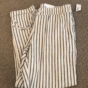 NWT- Old Navy Crop Linen pants. Size XS